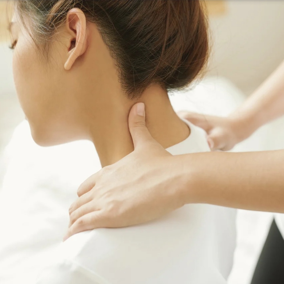 Back, neck and shoulder (oil or dry massage)